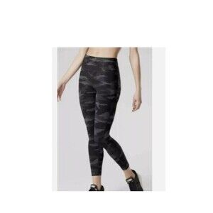 Athleta Leggings Womens Large Camo Ultimate Compression 7/8 Tight Athlet…